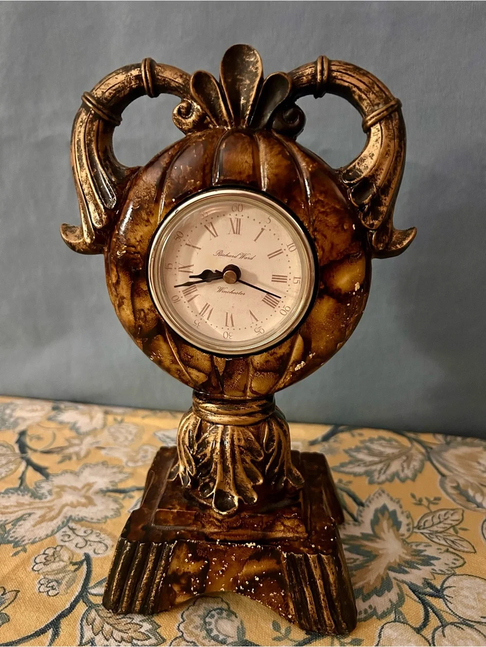Richard Ward Winchester Vintage Display Decorative Clock